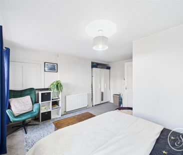 The Square, Harewood, Leeds LS17 - Photo 6