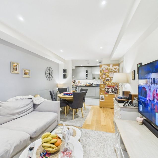 The Courtyard, High Street, Staines-Upon-Thames,TW18 - Photo 1