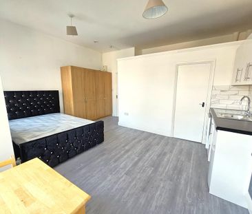 Studio to rent - Photo 1