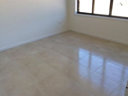 Modern home with waterfront views - Photo 4