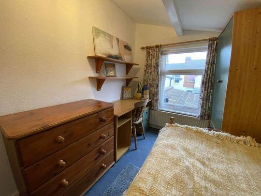 Gordon Street, NN2 - Photo 1