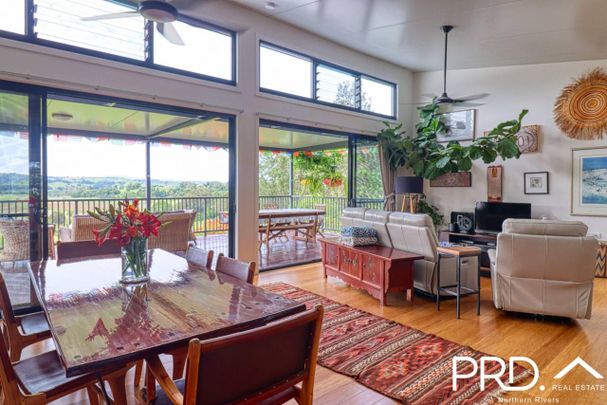 Spacious Living And Panoramic Views - Photo 1