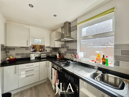 2 bed detached house to rent in West Street, Leicester, LE3 - Photo 2