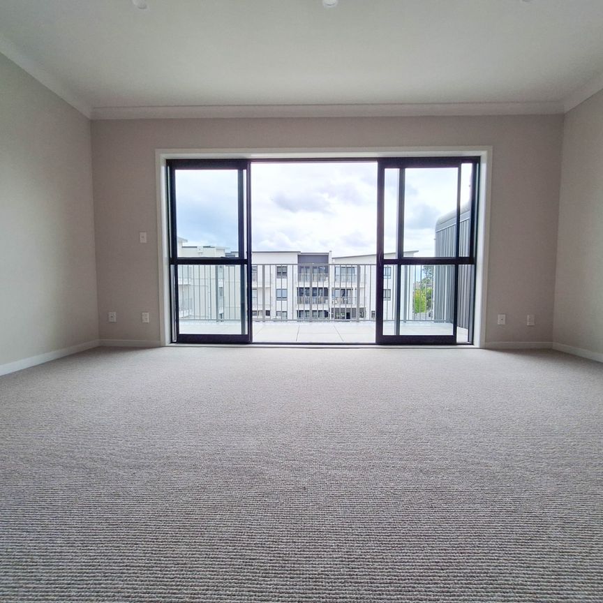 Rare 1 bedroom apartment in Flat bush - Photo 1