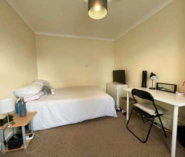 6 bedroom semi-detached house to rent - Photo 4