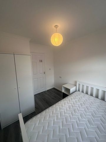 Room in a Shared House, London, E14 - Photo 2