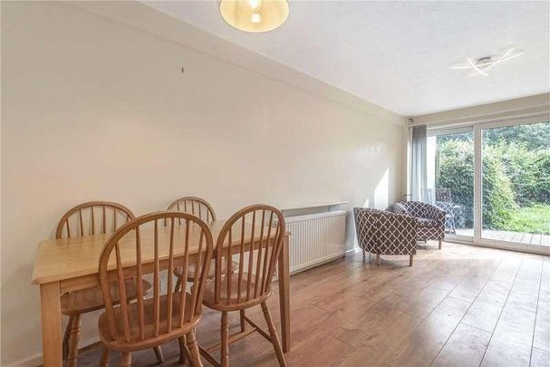 Fiona Close, Winchester, SO23 - Photo 1