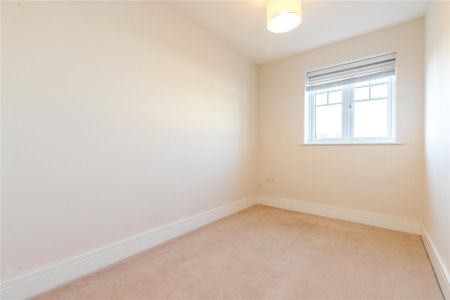 4 bedroom House in Maine Street, Reading - Photo 2