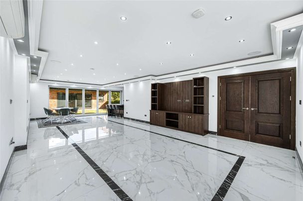 A five bedroom family home with gated off-street parking. - Photo 1