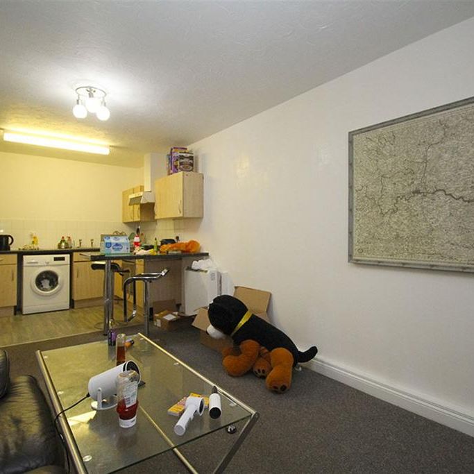 2 bedroom ground floor flat to rent - Photo 1
