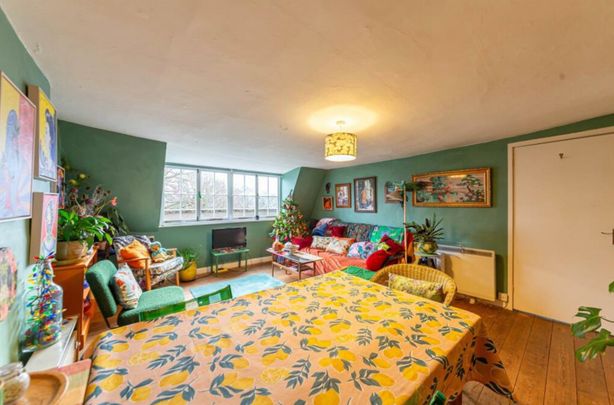 2 Bed Flat, Cornwallis Crescent, BS8 - Photo 1