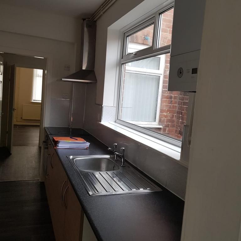 2 bedroom terraced house to rent - Photo 1