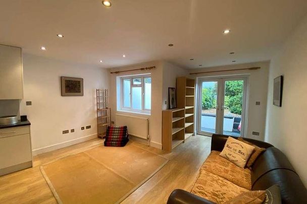 Birkbeck Place, Dulwich, London, SE21 - Photo 1