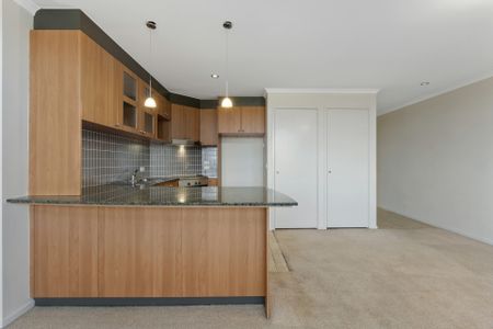 Stylish 2-Bedroom Apartment in Prime City Location - Photo 5