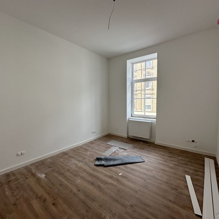 Kernsanierte, lichtdurchflutete 4 Zimmerwohnung mitten in Wiesbaden. - Photo 1