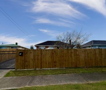 Family-Ready, Ample Parking & Fully Fenced � Don't Miss Out! - Photo 4
