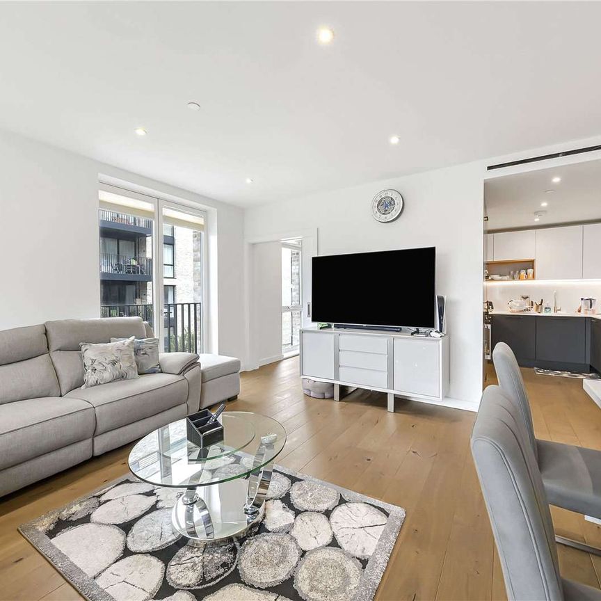 A bright three bedroom apartment in this modern Development - Photo 1