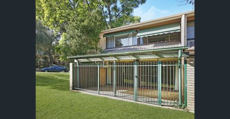Townhouse set in a peaceful & leafy complex. - Photo 5