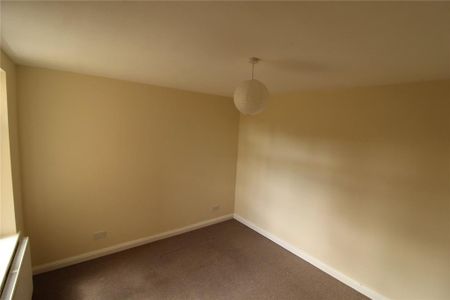 2 bedroom maisonette to rent - Photo 2