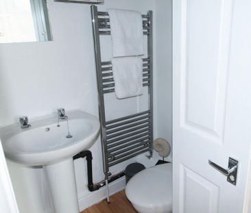 1 bedroom in a house share to rent - Photo 6