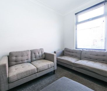 Welton Mount, Hyde Park, Leeds - Photo 2