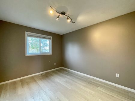 For Lease - 220 Pastern Trail, Waterloo, Ontario - Photo 4