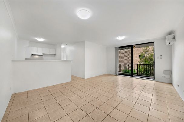 Freshly Painted 2 Bedroom Unit - Photo 1