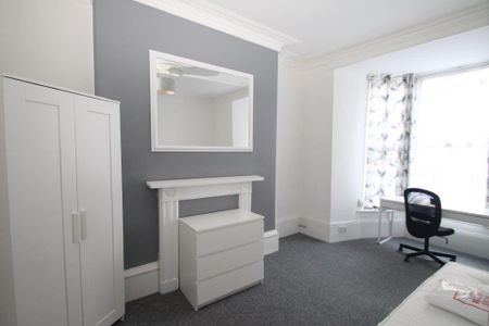 2 Bedroom | 190 North Road West, PL1 5BY - Photo 3