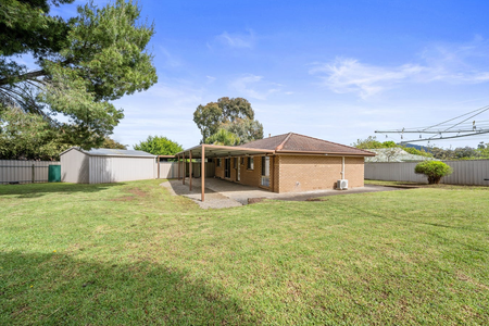 Beautiful Family Home in a Quiet Cul-de-Sac - Photo 2