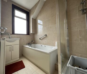 3 bedroom end of terrace house to rent - Photo 3