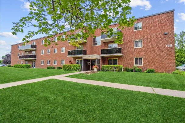 Canterbury Court — 1 Bedroom available at 160, 180, 185, 190 Canterbury Court - Photo 1