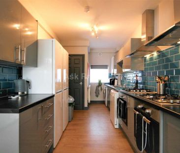 1 bedroom in a house share to rent - Photo 2