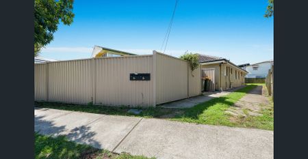 Quiet Duplex Flat- Fenced Courtyard - Photo 2