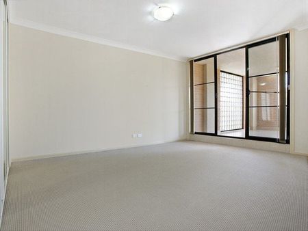Luxury Three Bedroom Apartment in the Heart of Parramatta CBD - Photo 3