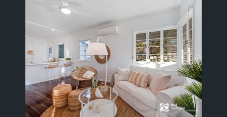 BEAUTIFUL COTTAGE IN OYSTER POINT - "RYAN COTTAGE " - Photo 2