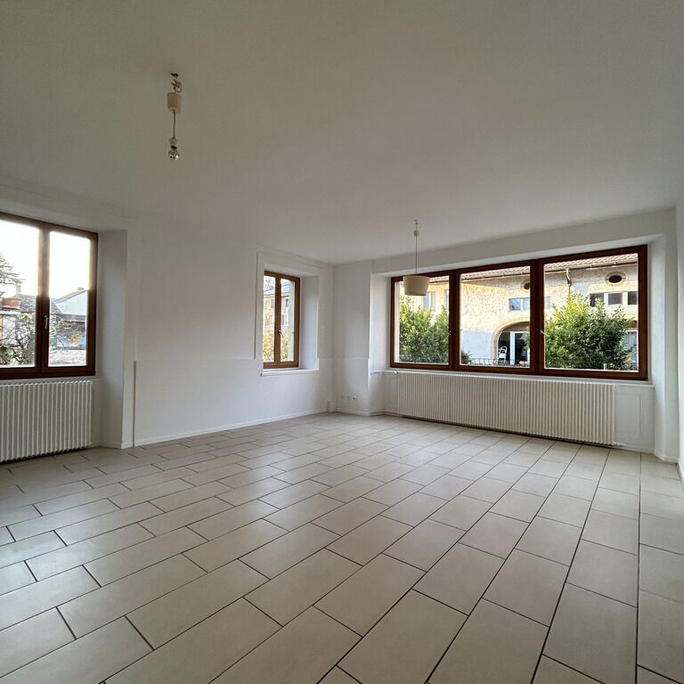 Large 2.5-room apartment in Champagne - Photo 1