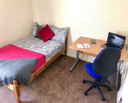 2 Bedrooms, 9 Raglan Street – Student Accommodation Coventry - Photo 3