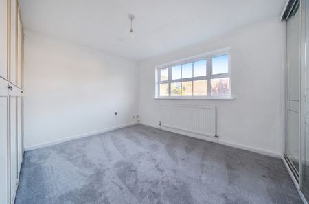 4 bedroom detached house to rent - Photo 3