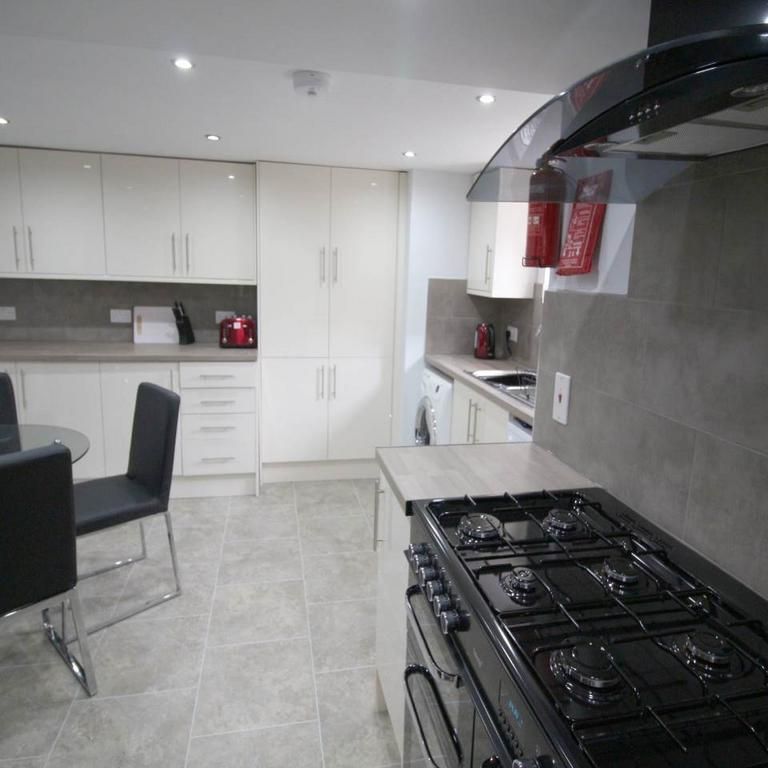 1 bedroom in a house share to rent - Photo 1