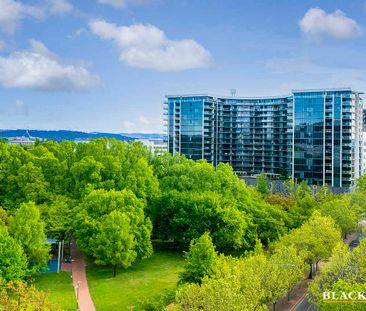 Stylish Furnished Apartment - Photo 2