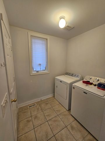 For Lease - 40 Thatcher Crescent, East Gwillimbury, Ontario - Photo 4