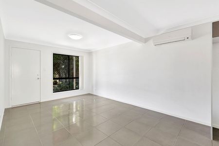 Break Lease - $490 until 15/02/25 SPACIOUS 3 BED UNIT IN LEAFY COMMUNITY CLOSE TO SHOPS AND SCHOOLS - Photo 4