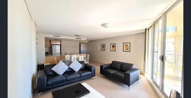 CALL TO BOOK PRIVATE INSPECTION! - SPACIOUS 2 BEDROOM. Fully furnished & fully equipped with all appliances, cookware, crockery, utensils and linen. - Photo 1