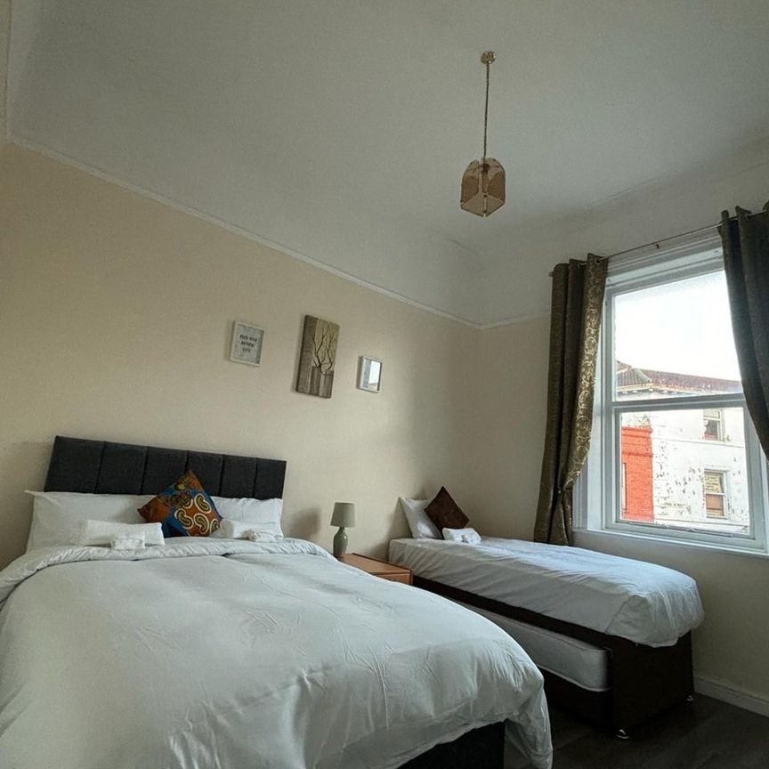 2 Bed Flat, Merseyside, CH41 - Photo 1