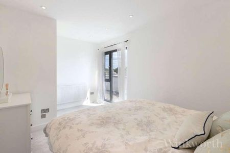 Queens Road, London, SE15 - Photo 2