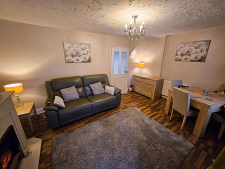 Maplewood Avenue, Deeside, Garden City - Photo 2