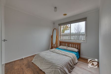 SOUGHT AFTER POCKET IN PAKENHAM - Photo 4