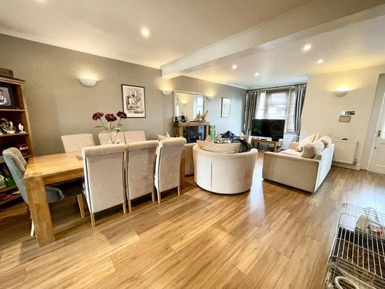 4 bedroom terraced house to rent - Photo 1