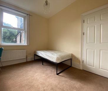 1 bedroom in a house share to rent - Photo 3