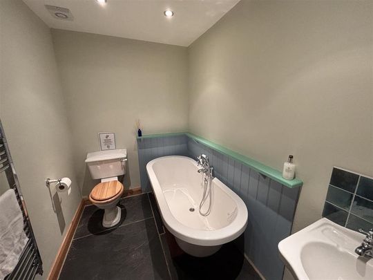 4 bedroom detached house to rent - Photo 1